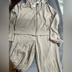 Twenty 5A, NWT, taupe light weight hooded set, size L